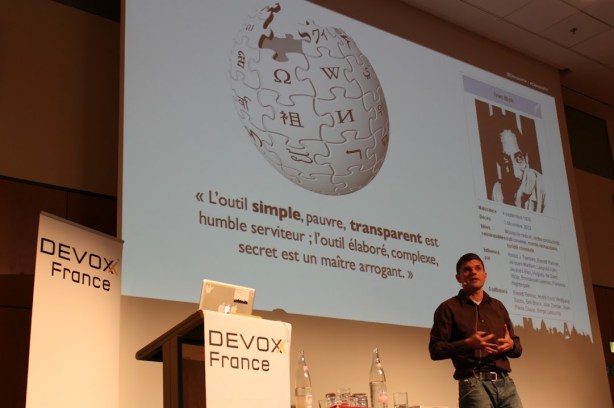 L'outil simple, pauvre, transparent est humble serviteur; l'outil élaboré, complexe, secret est un maître arrogant (Ivan Illich)